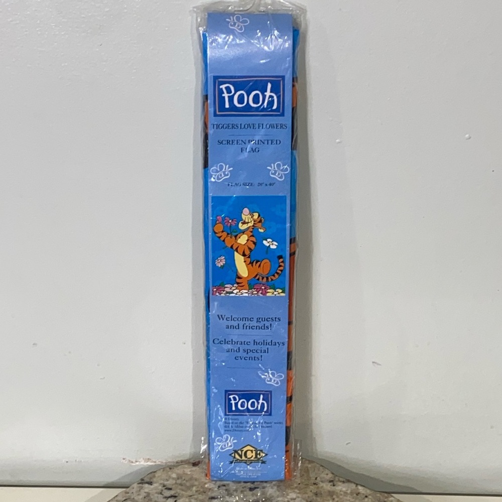 Disney Tigger Loves Flowers Outdoor Garden Flag 28 X 40 Winnie The Pooh-NWT!